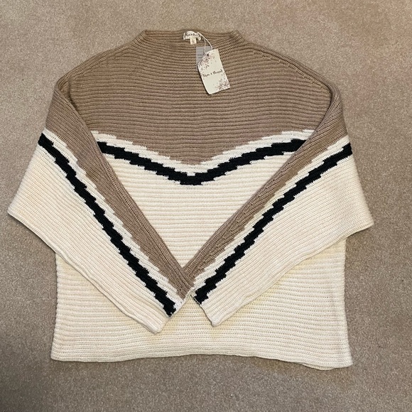 NWT Hem & Thread Cozy Sweater! Size Large - Picture 2 of 5